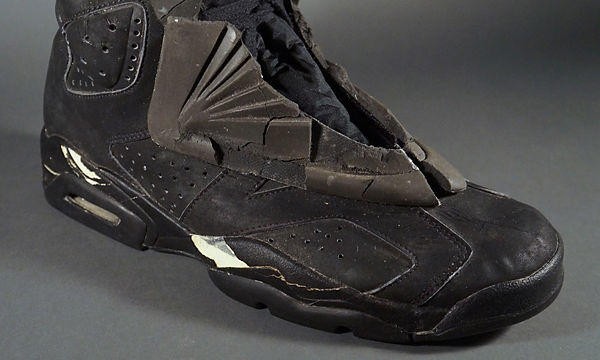 Batman 御用 Air Jordan 6 蝙蝠靴惊现 eBay